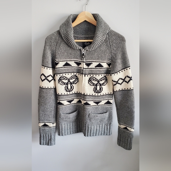 aritzia 100% lamswool classic Gray and Cream Women's Sweater. womens medium. EUC - Picture 8 of 8